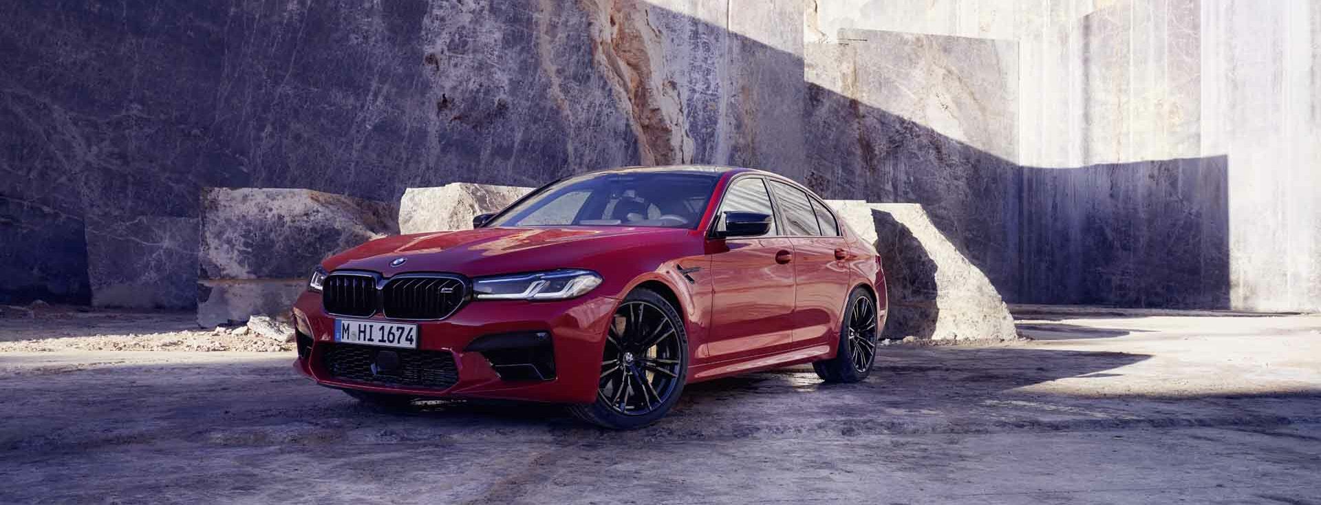 Foto: BMW M5 Competition, Tasten im Lenkrad und rote 'M2