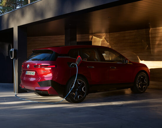 BMW AT iX_Carousel Ad V2_03_1080x1080 (1)