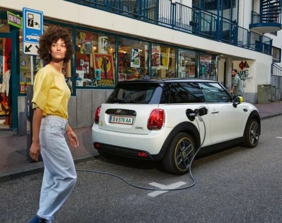 mini-cooper-se-summer-deal-teaser